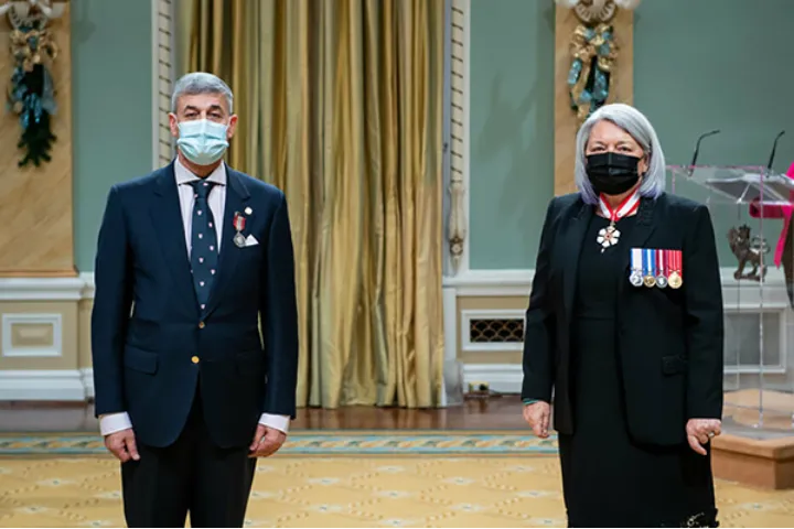 یکی از رازهای کاریابی موفق در کانادا کارِ داوطلبانه است